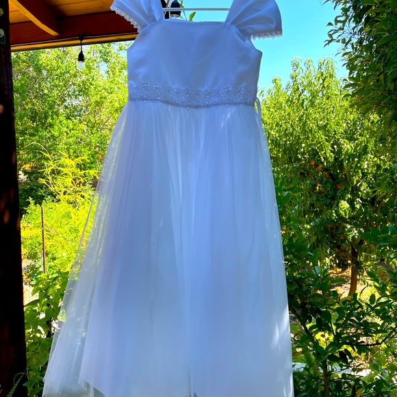 Girls Formal Dress Simple White with Detailing - Picture 1 of 8